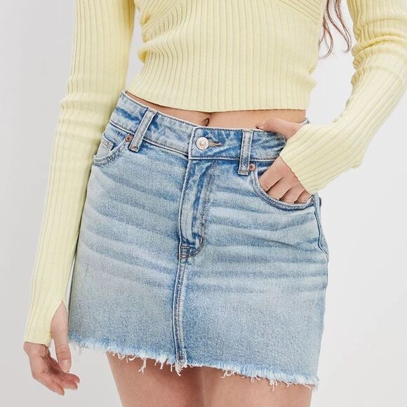 AE '90s High-Waisted Mini Skirt Light Wash Size 16 - Picture 1 of 9